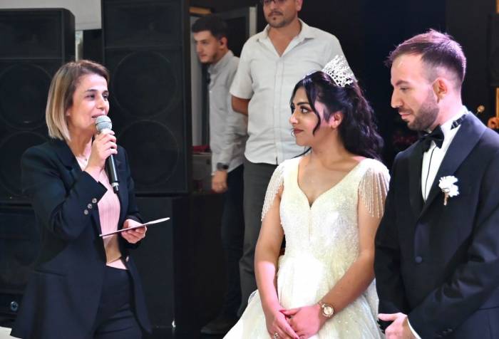 Vali Makam Aracından İndi, Gelin Ve Damat Bindi