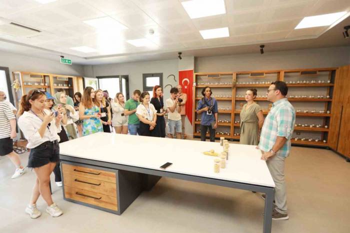 Genç Gazeteciler Efes’te Ustalarla Buluştu