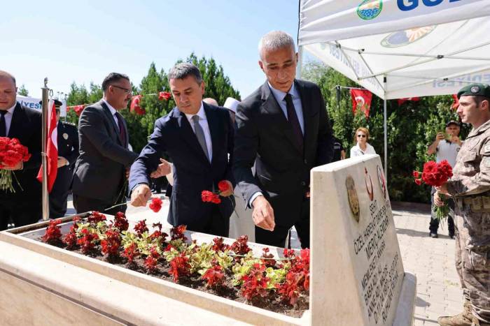 Gölbaşı Belediye Başkanı Şimşek, Şehitlikleri Ziyaret Etti