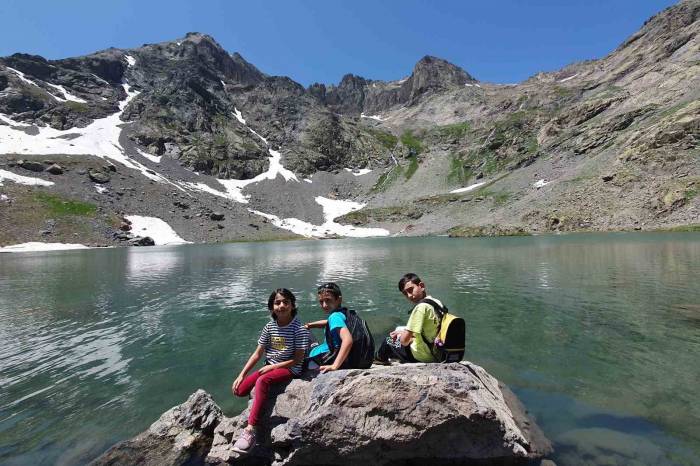 Artabel Gölleri’nde 15 Temmuz Şehitleri Anısına Doğa Yürüyüşü
