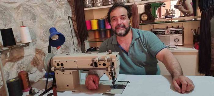 6 Yaşında Babasının Dükkanına Adım Attı, 45 Yıldır Ayakkabı Tamir Ediyor