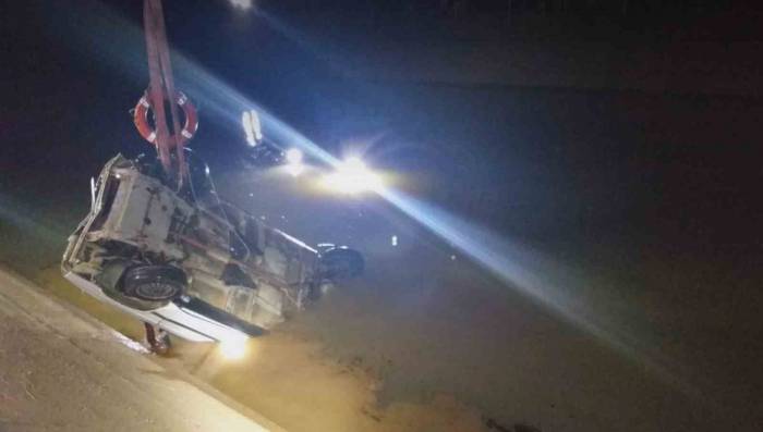 Şanlıurfa’da Sulama Kanalına Düşen Araçtaki Sürücü Aranıyor