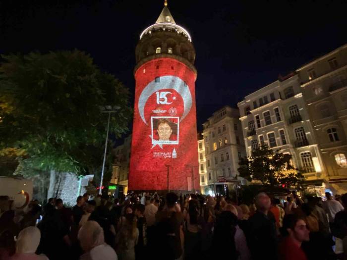 15 Temmuz Şehitlerinin Fotoğrafı Galata Kulesi’ne Yansıtıldı