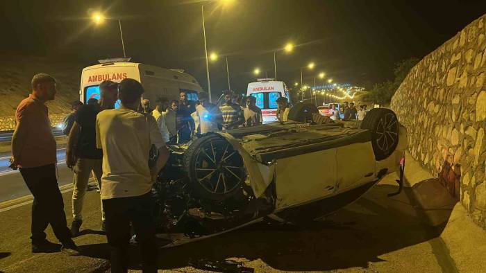 Siirt’te Otomobil Takla Attı: 3 Yaralı