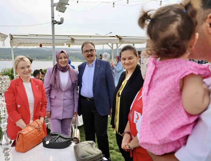 Vali Kızılkaya Koruyucu Ailelerle Buluştu