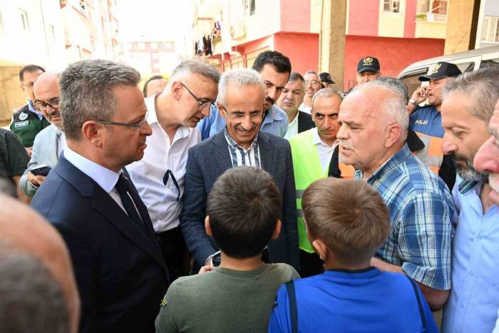 Bakan Uraloğlu’ndan Bisikletleri Sel Sularına Kapılan Çocuklara Sürpriz