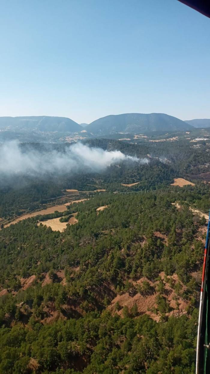 Bolu’daki Orman Yangınına Helikopterler Havadan Müdahale Ediyor