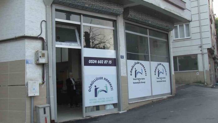 Depremzedeler İçin Toplanan Yardımları Çaldılar