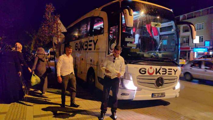 Otobüs Şoförü Kazada Yaralanan Yalnız Hostesi Bırakmadı