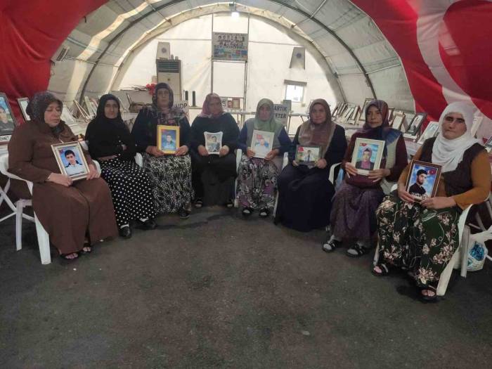 Diyarbakır Anneleri Çocuklarının Yolunu Gözlüyor