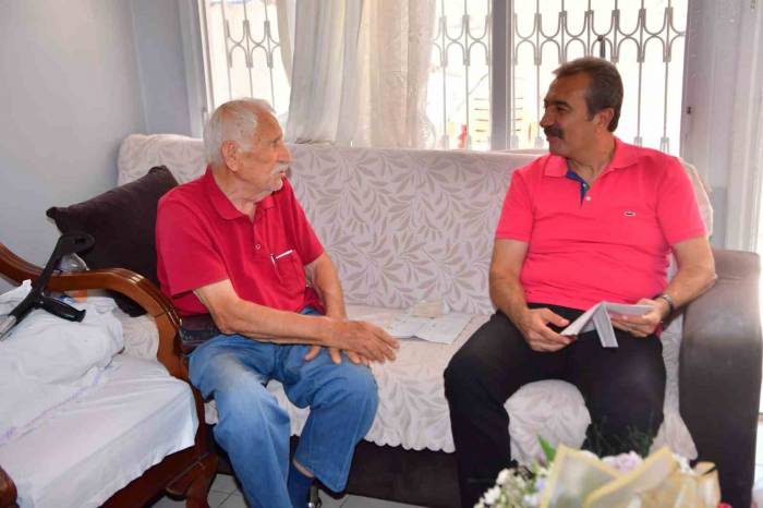 54 Yılda 3 Kıtada 70 Ülkede Araç Kullandı, Hiç Kaza Yapmadı