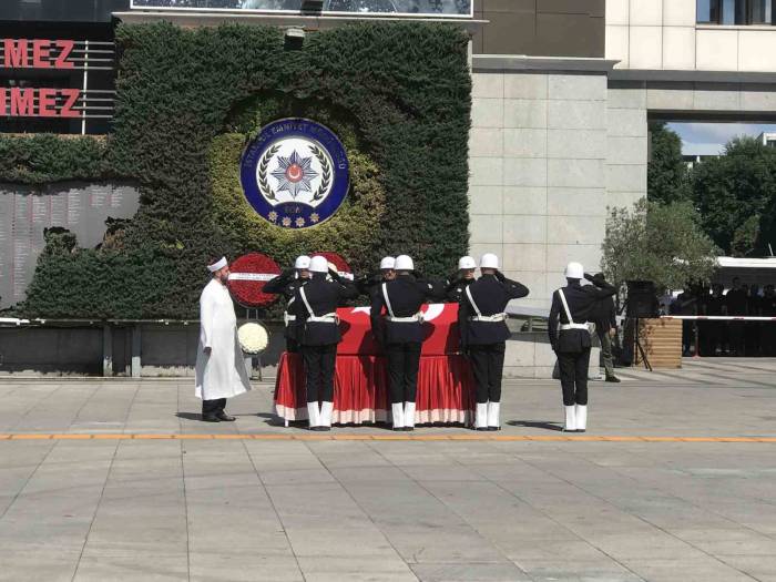 Şehit Polis Alp Efe Bekit İçin İstanbul Emniyet Müdürlüğü’nde Tören Düzenlendi