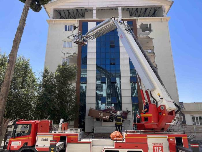 Depremde Hasar Gören Kur’an Kursu Binasında Yangın Paniği