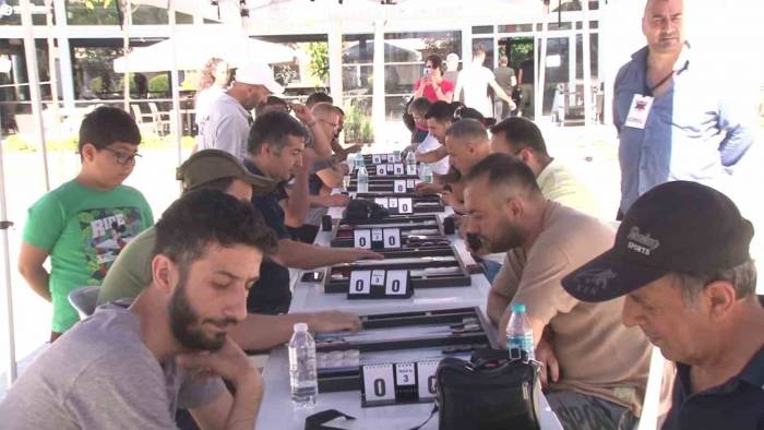 Kartal’da Tavla Turnuvası Renkli Görüntülere Sahne Oldu