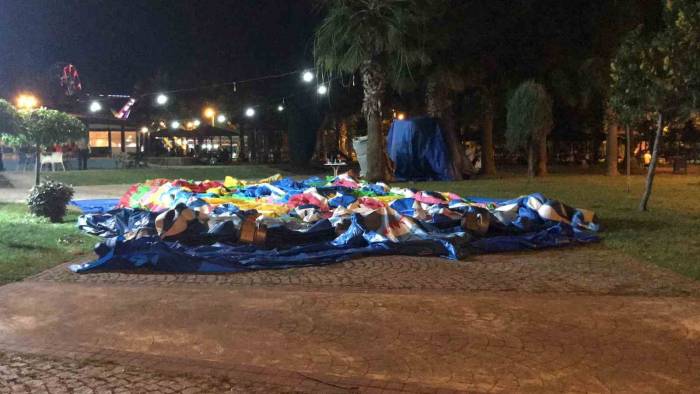 4 Yaşındaki Kız Çocuğu, 7 Metrelik Şişme Oyun Parkından Düşerek Yaralandı