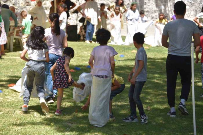 Vali Karadeniz Ve Eşi Koruyucu Aileler Ve Çocuklarıyla Piknikte Buluştu