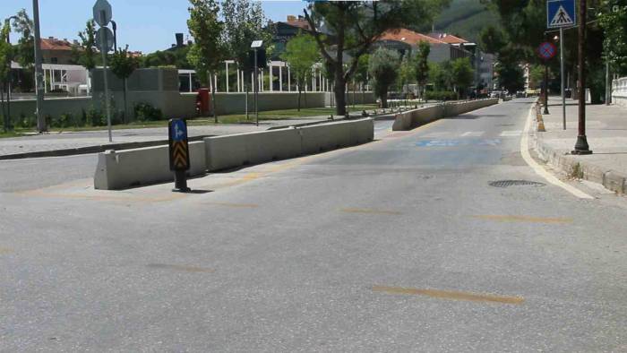 Termometre 41’i Gösterdi, Sokaklar Boşaldı