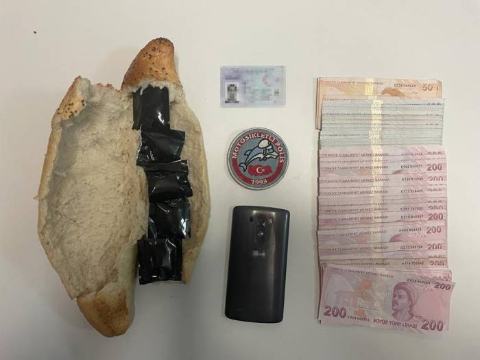 İstanbul’da Ekmek Arası Uyuşturucu Ticareti Kamerada