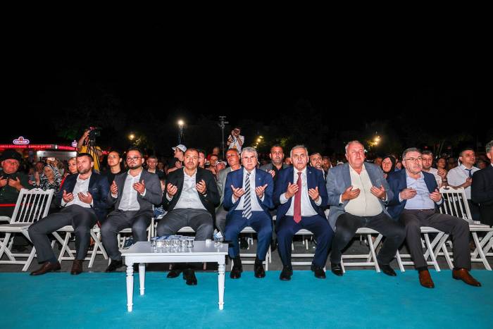 Sakarya 7 Yıl Sonra Aynı Meydanda Tek Yürek