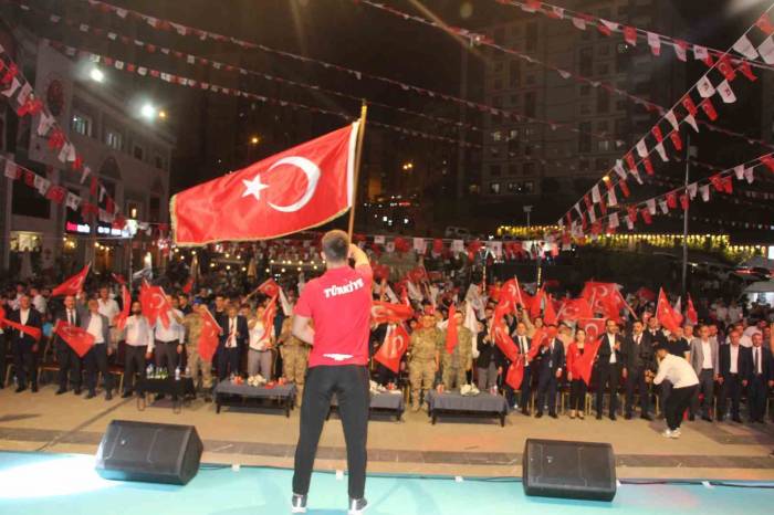 Şırnak’ta Binlerce Kişi "15 Temmuz Demokrasi Ve Milli Birlik Günü" Nöbetine Katıldı