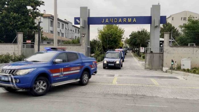 Tüfekli Düğün Magandası Havaya Ateş Açarken Yakalandı