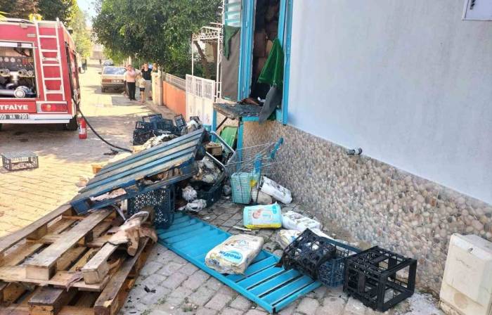 Zincir Markette Çıkan Yangın Korkuttu