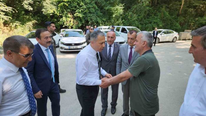 Bakan Yerlikaya İle Gurbetçinin Sel Diyaloğu