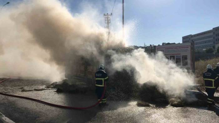 Bilecik’te Saman Yüklü Kamyon Alev Aldı