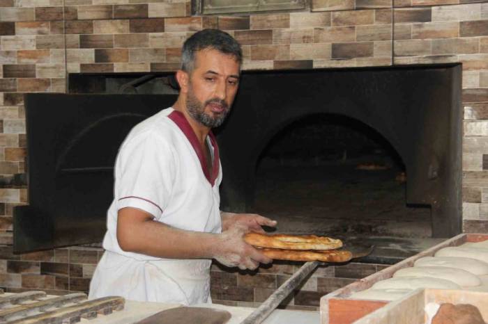 ’ekmek’ İçin Deyim Yerindeyse ’pişiyorlar’