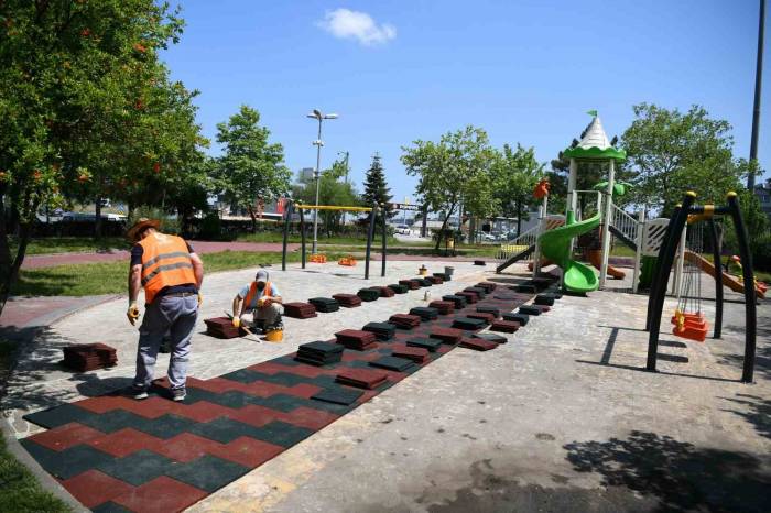 Çayırova’da Parklar Yenileniyor