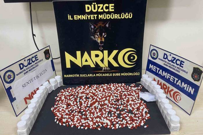 Şüphe Üzerine Durdurulan Araçtaki Şahısların Üzerinden Uyuşturucu Çıktı
