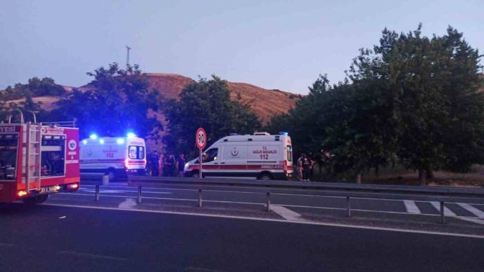 Elazığ’da Otomobil Şarampole Uçtu: 4 Yaralı