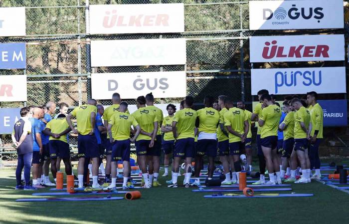 Fenerbahçe, Yeni Sezon Hazırlıklarını Sürdürüyor