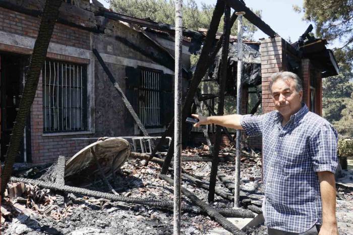 Depremin Yıkamadığı Evleri Yangın Yerle Bir Etti