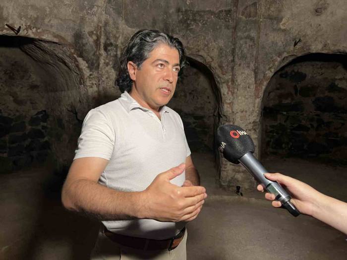 Çatısında Amfora, Bodrumunda Pagan Mezarı Bulunan Şeyh Süleyman Mescidi Dikkat Çekiyor