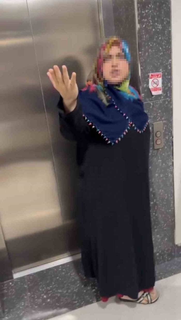 İstanbul’da Komşuların Aşağıya Çöp Atma Kavgası Kameraya Yansıdı