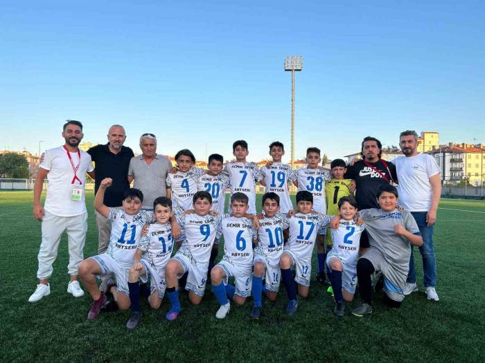 Kayseri U-12 Liginde Şampiyon Demirspor Oldu