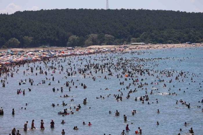 Sahillerde 494 Kişi Boğulmaktan Kurtarıldı