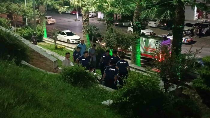 Kocaeli’de Genç Adam Parkta Ölü Bulundu