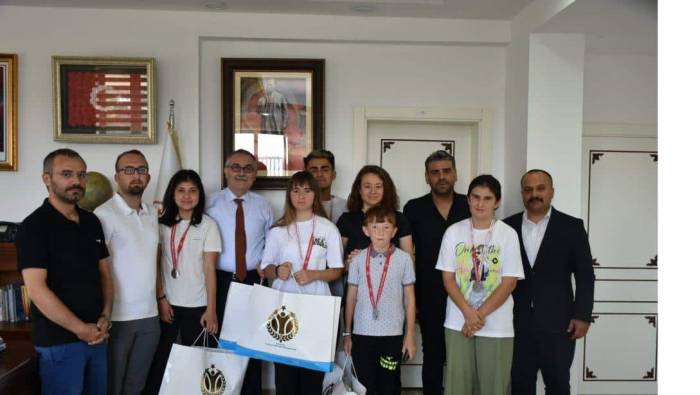Özel Sporcular Okullar Arası Atletizm Türkiye Şampiyonasına Damga Vurdular