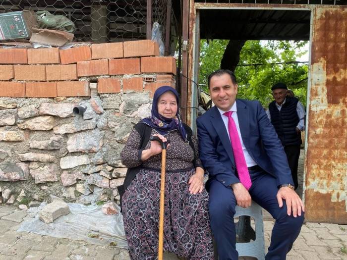 Şehit Ailelerini Ziyaret Etti
