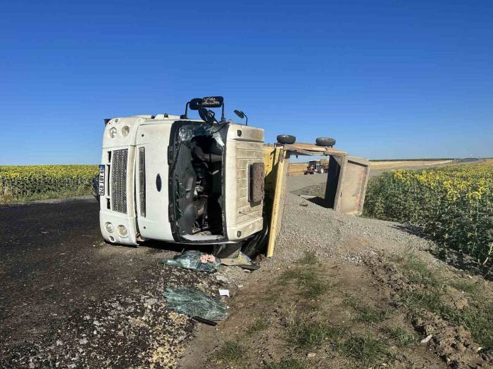 Tekirdağ’da Mucur Yüklü Kamyon Devrildi: 1 Yaralı
