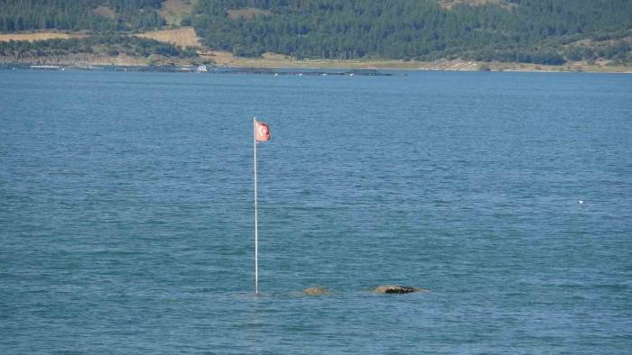 2 Yıl Önce Yürünebilen Yerde Şimdi Balık Avlanıyor
