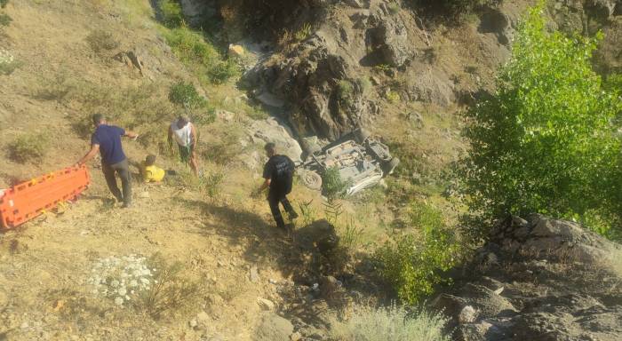 Tunceli’de Araç Şarampole Devrildi: 1’i Ağır 2 Yaralı