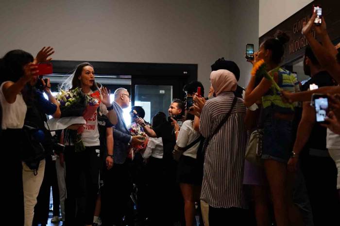 Filenin Sultanları, Türkiye’ye Kupayla Döndü