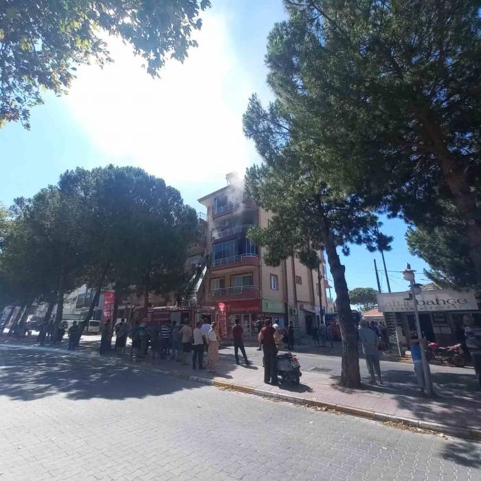 Alevler Evi Kullanılmaz Hale Getirdi