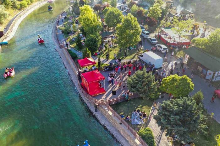 Keçiören’de Piknikçiler Park Konseriyle Eğlendi