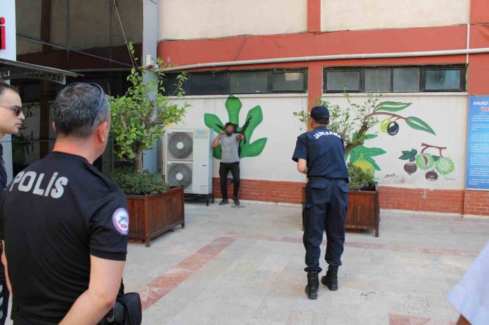 Çağırdığı Polislere İnanmadı, Jandarma İstedi Ona Da İnanmadı