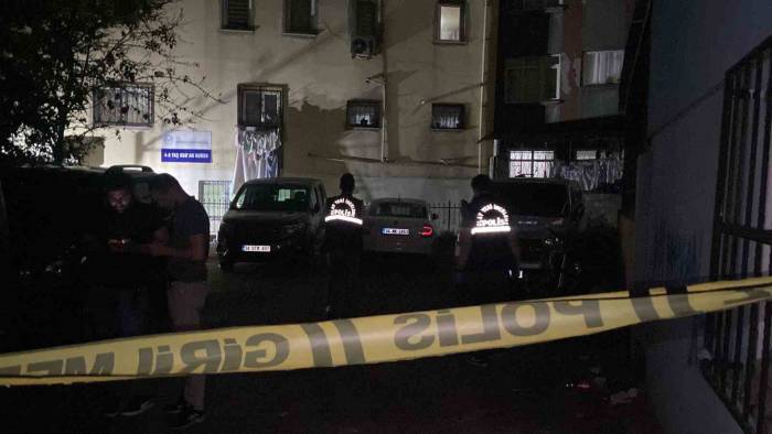 Beyoğlu’nda Sebebi Bilinmeyen Patlama Paniğe Neden Oldu