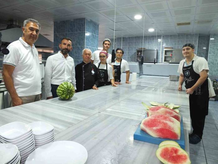 Balıkesir’de Üniversiteliler İsrafı Önlemede Öncü Oldu